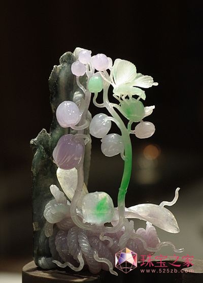 百年好合這是胡先生贈給故宮的另一個翡翠作品