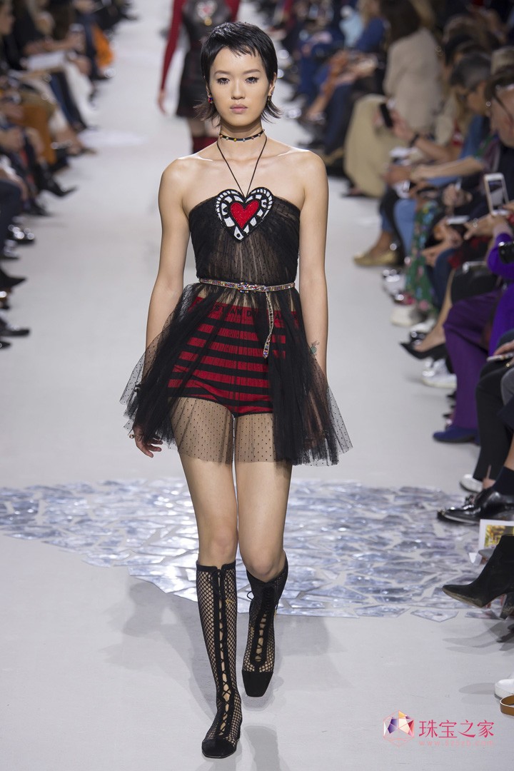ʶˣChristian Dior 2018ϵЕr(sh)b