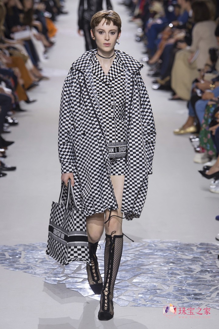 ʶˣChristian Dior 2018ϵЕr(sh)b
