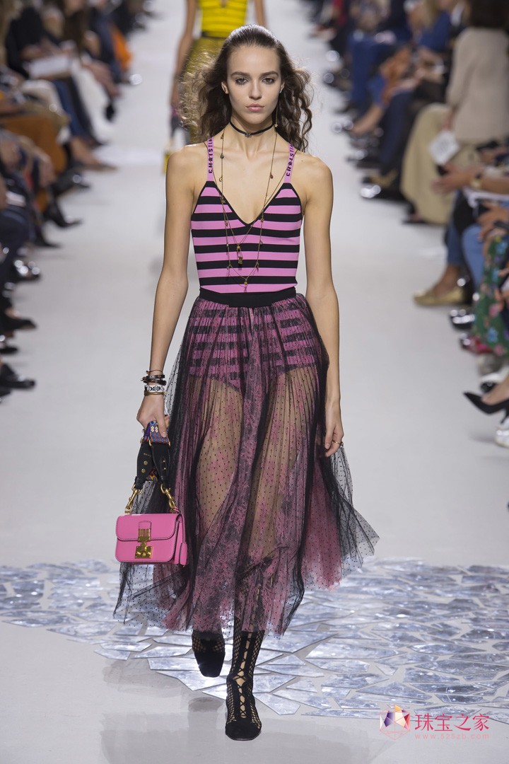 Dior   r(sh)b ϊWŮb ˇg(sh) r(sh)b